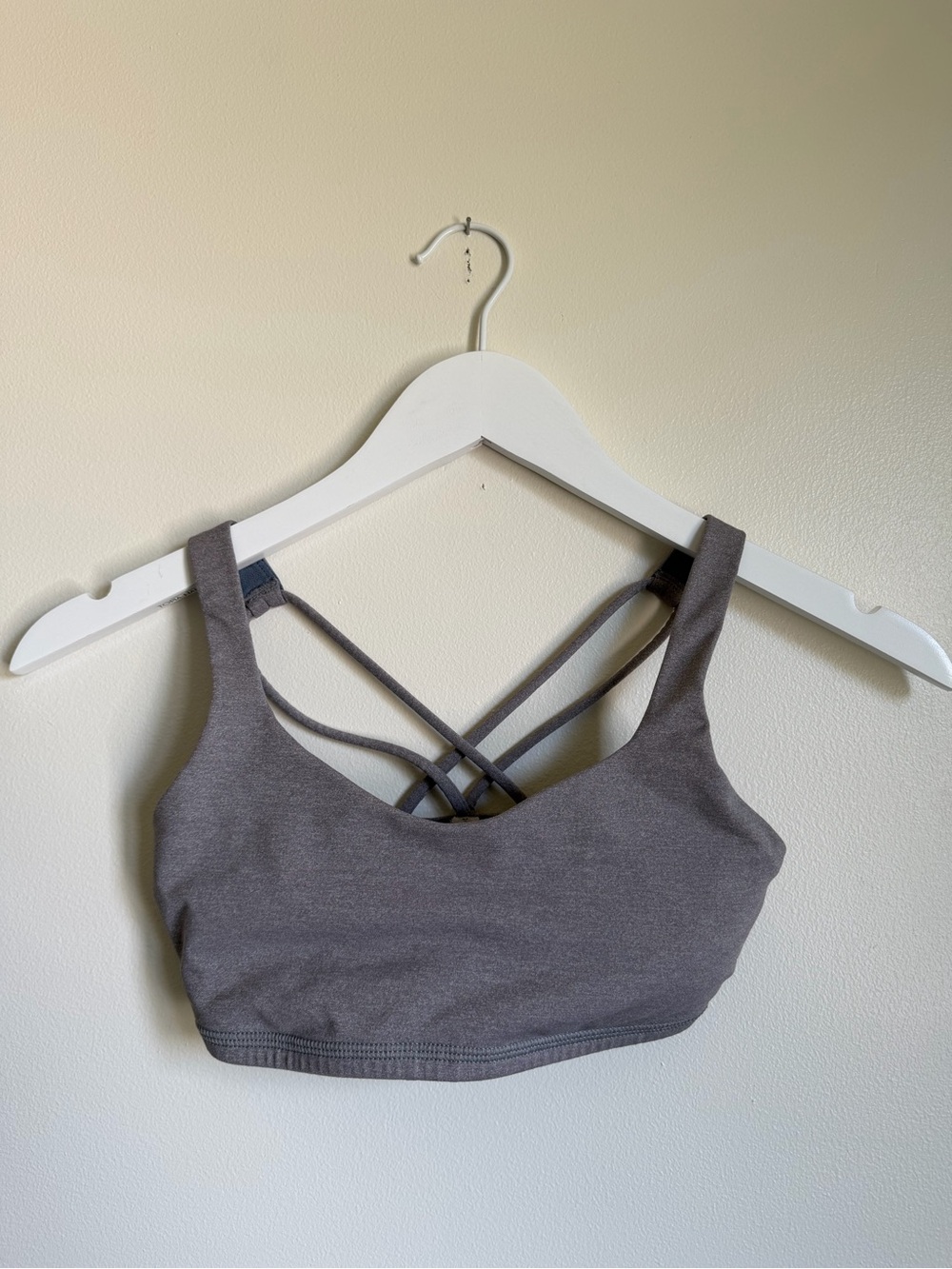Lululemon Grey Women’s Sports Bra Size 2 Criss Cross Back